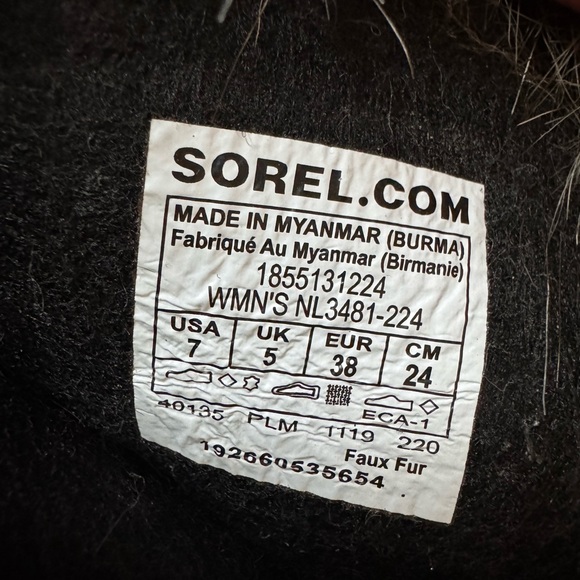 Sorel Size 7 Joan of Arctic WP Boots in Camel & Black with removable fur insert - Picture 3 of 7